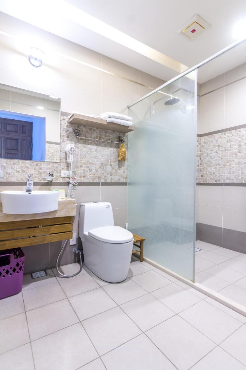 Jhongshan Building Bed And Breakfast Hualien City Exterior photo